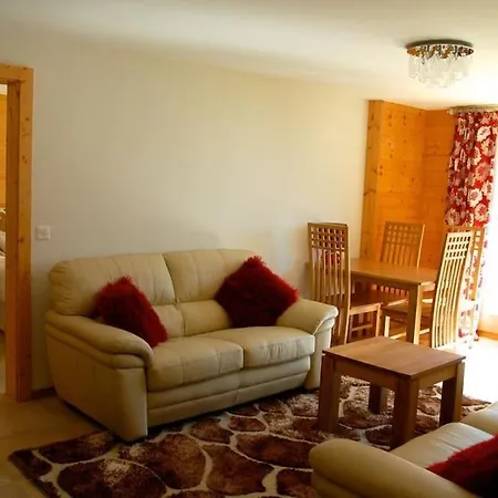 Chalet Apartment- Hottub, Garden, 2 Ensuite Bathrooms, 2 Bedrooms. 公寓 格里翁