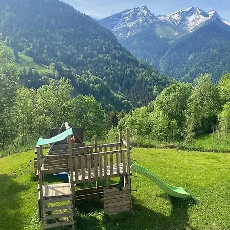 Chalet Apartment- Hottub, Garden, 2 Ensuite Bathrooms, 2 Bedrooms. *