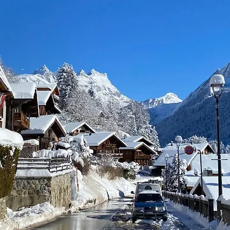 Apartment Chalet Apartment- Hottub, Garden, 2 Ensuite Bathrooms, 2 Bedrooms. *