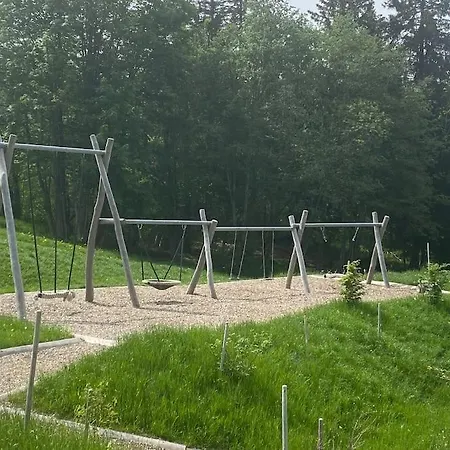 Chalet Apartment- Hottub, Garden, 2 Ensuite Bathrooms, 2 Bedrooms.