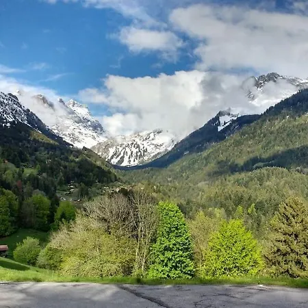 Apartment Chalet Apartment- Hottub, Garden, 2 Ensuite Bathrooms, 2 Bedrooms. Gryon