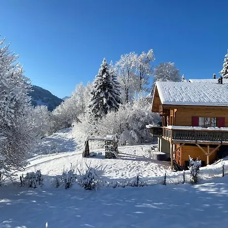 Chalet Apartment- Hottub, Garden, 2 Ensuite Bathrooms, 2 Bedrooms.