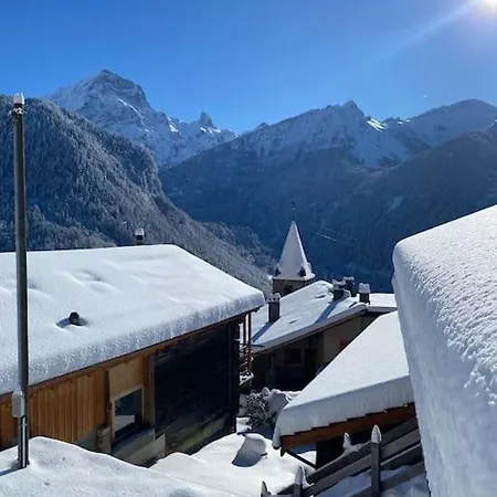 アパート Chalet Apartment- Hottub, Garden, 2 Ensuite Bathrooms, 2 Bedrooms. *
