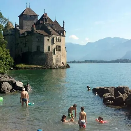 Chalet Apartment- Hottub, Garden, 2 Ensuite Bathrooms, 2 Bedrooms. Gryon