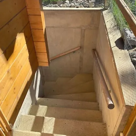 Chalet Apartment- Hottub, Garden, 2 Ensuite Bathrooms, 2 Bedrooms. 公寓 格里翁