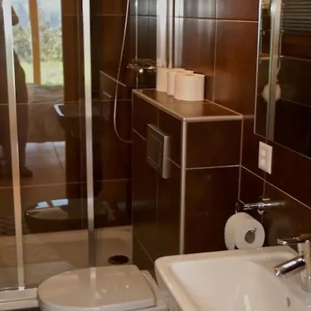 דירה Chalet Apartment- Hottub, Garden, 2 Ensuite Bathrooms, 2 Bedrooms. *